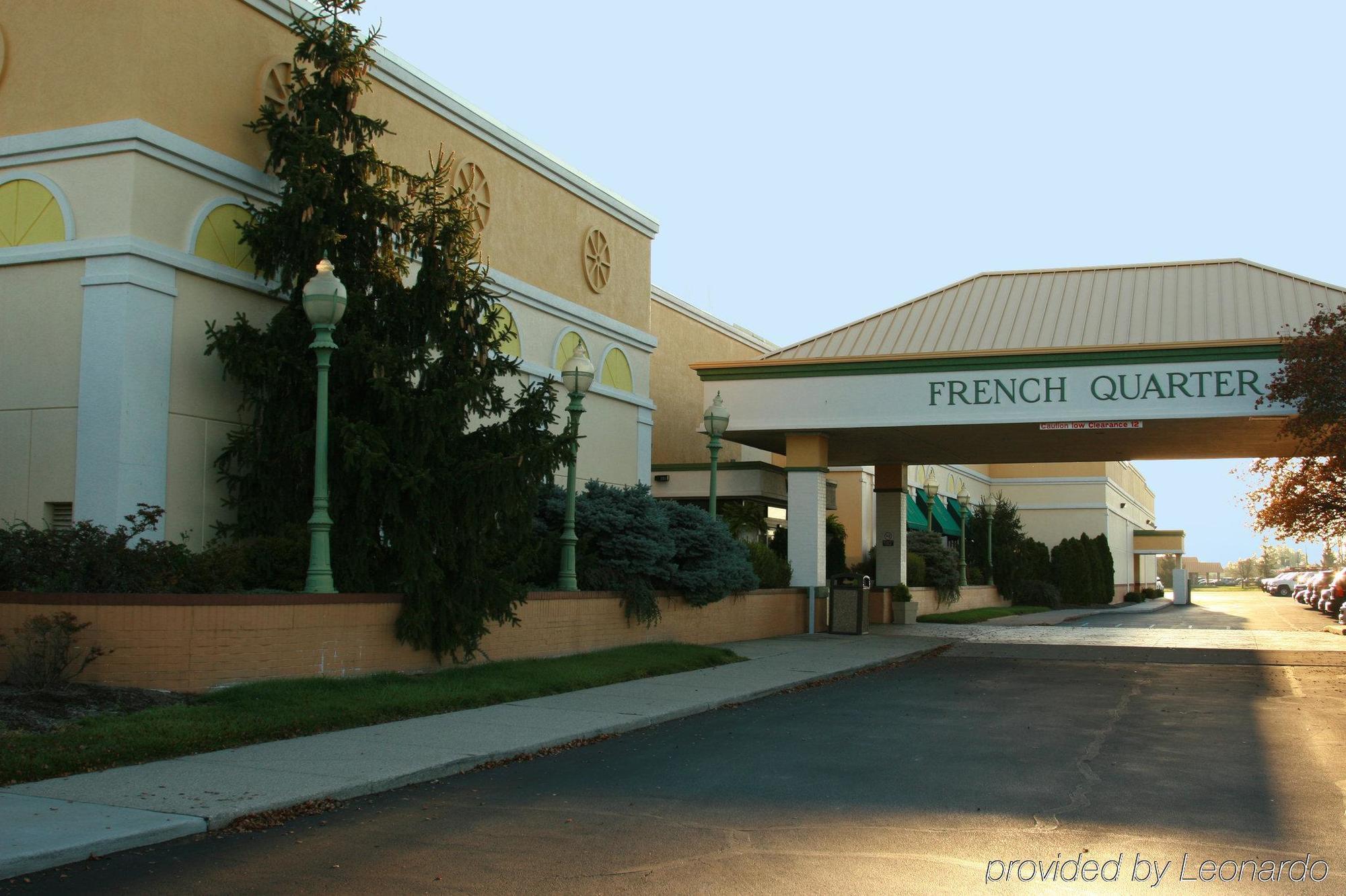 Holiday Inn Perrysburg French Quarter Bagian luar foto